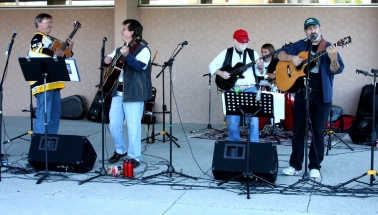 Coyotes on stage - Eric, Mark, Paul Snelgrove, Jim DeVries, Peter